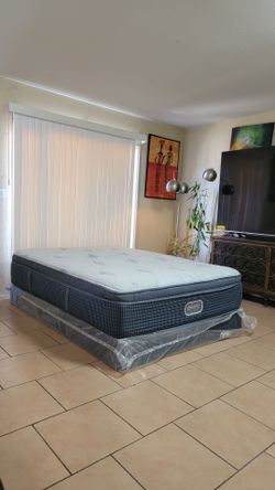 VERY NICE QUEEN SIZE BEAUTYREST MATTRESS AND BOXSPRING FOR SALE! IN GREAT CONDITION, FREE DELIVERY