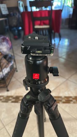 Oben heavy tripod