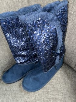 Very Nice Boots Size 8 Is 20 Dollars Or The Best Offer