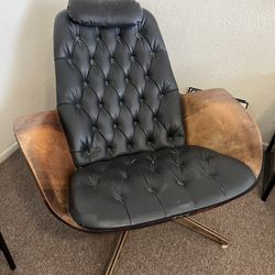 Mid Century Modern Winged Lounge Chair