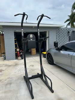 Pull Up Dip Station