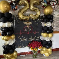 congrats sign and balloon 