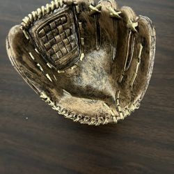 4 1/2 inch metal baseball glove trophy great to hold winning ball
