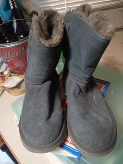 Uggs. size 9