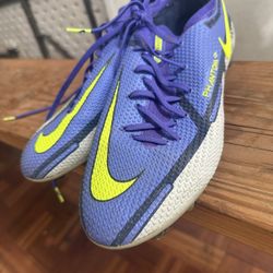 Nike Phantom Soccer Cleats