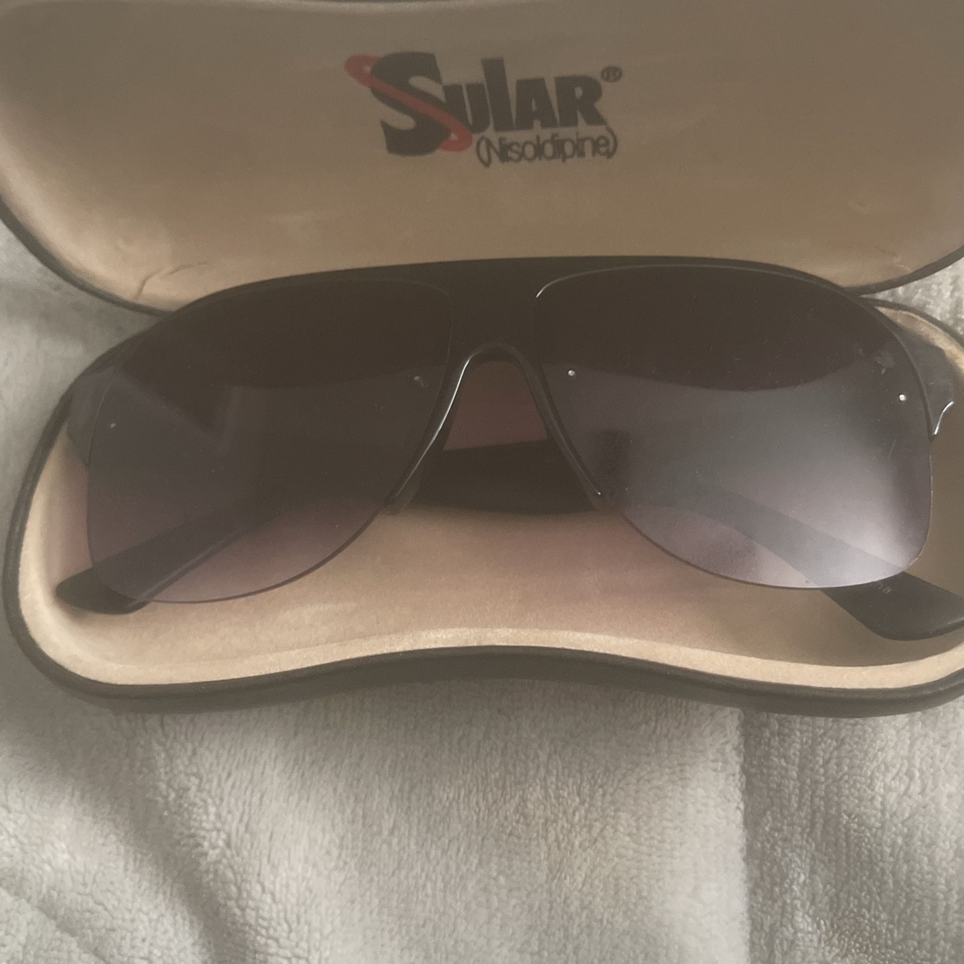 Gucci Sunglasses With A Case