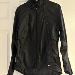 Size medium Men’s Windbreaker 