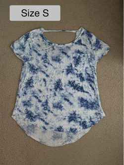 Hollister Blue/White Tie Dye Top Size S $5