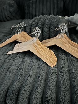 Wooden hooks/ ganchos de madera