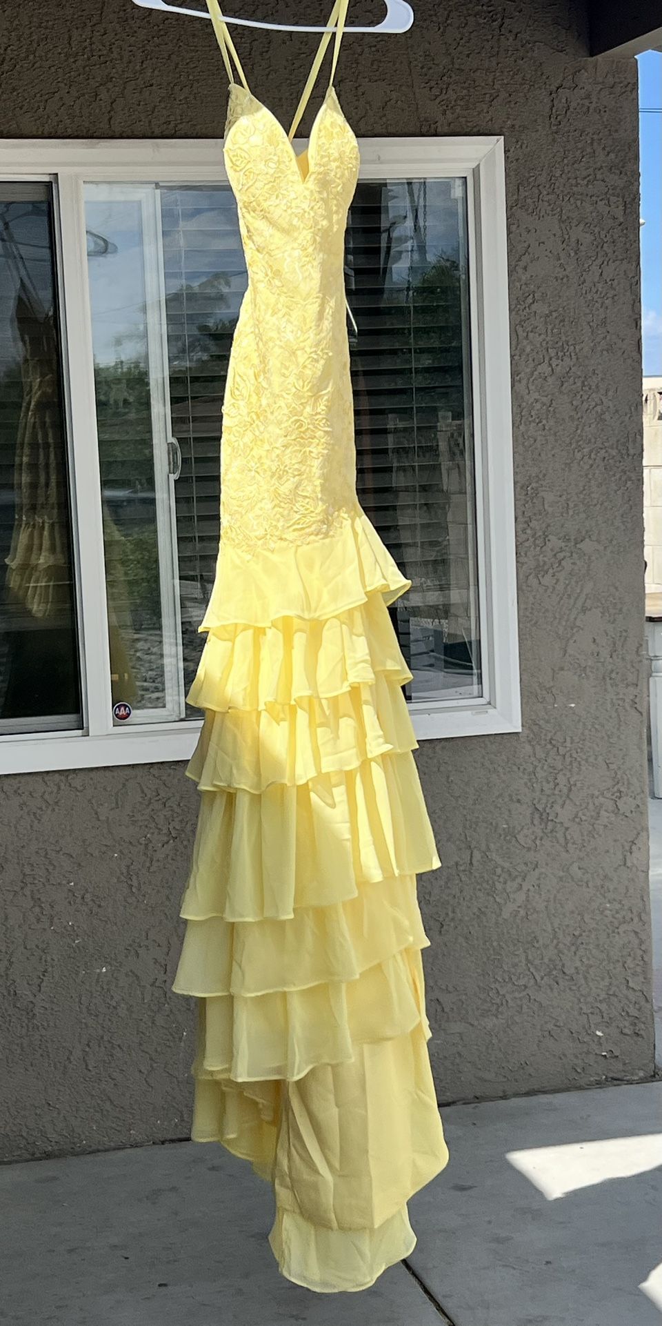 Spaghetti Straps Tiered Prom Dresses with Slit Mermaid Lace Backless Formal Cocktail Dresses for Women