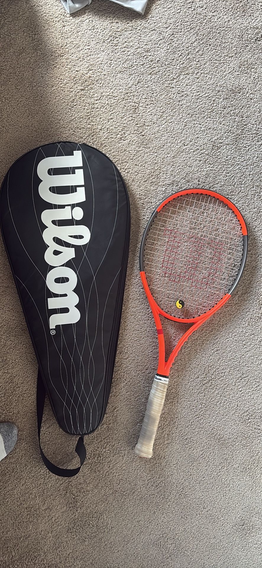 Wilson Burn v2.0 Tennis Racket & Bag