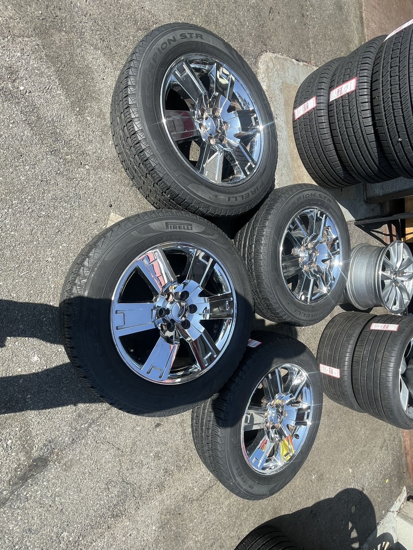 Ford F150 Chrome Rims with Pirelli Tires!