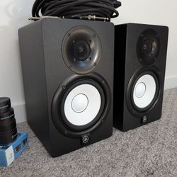 Yahama Speakers (Monitors), Cables, and Accessories 