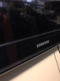 Samsung 32 inch with remote/ mount