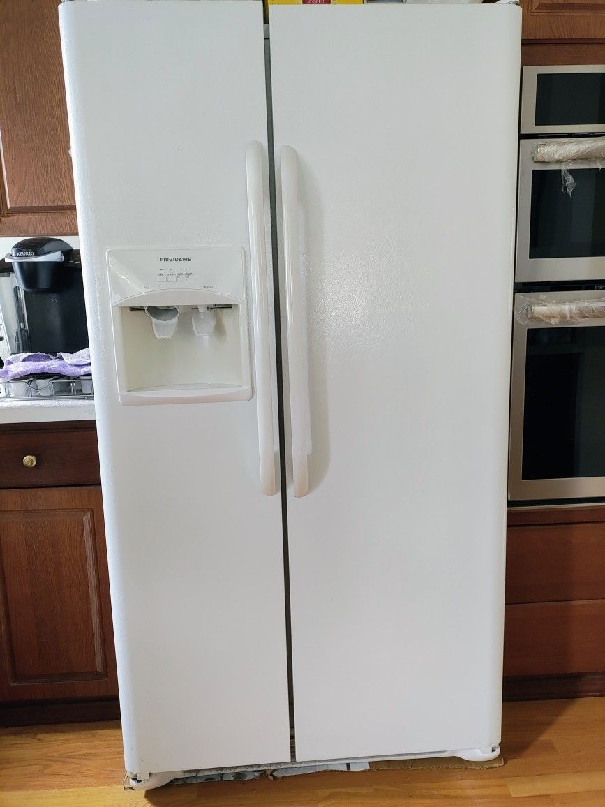 Refrigerator By Frigidaire