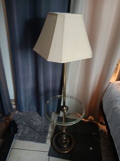 Standing lamp glass table