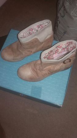 Size 9 women's Roxy boots