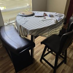 Round dining room table