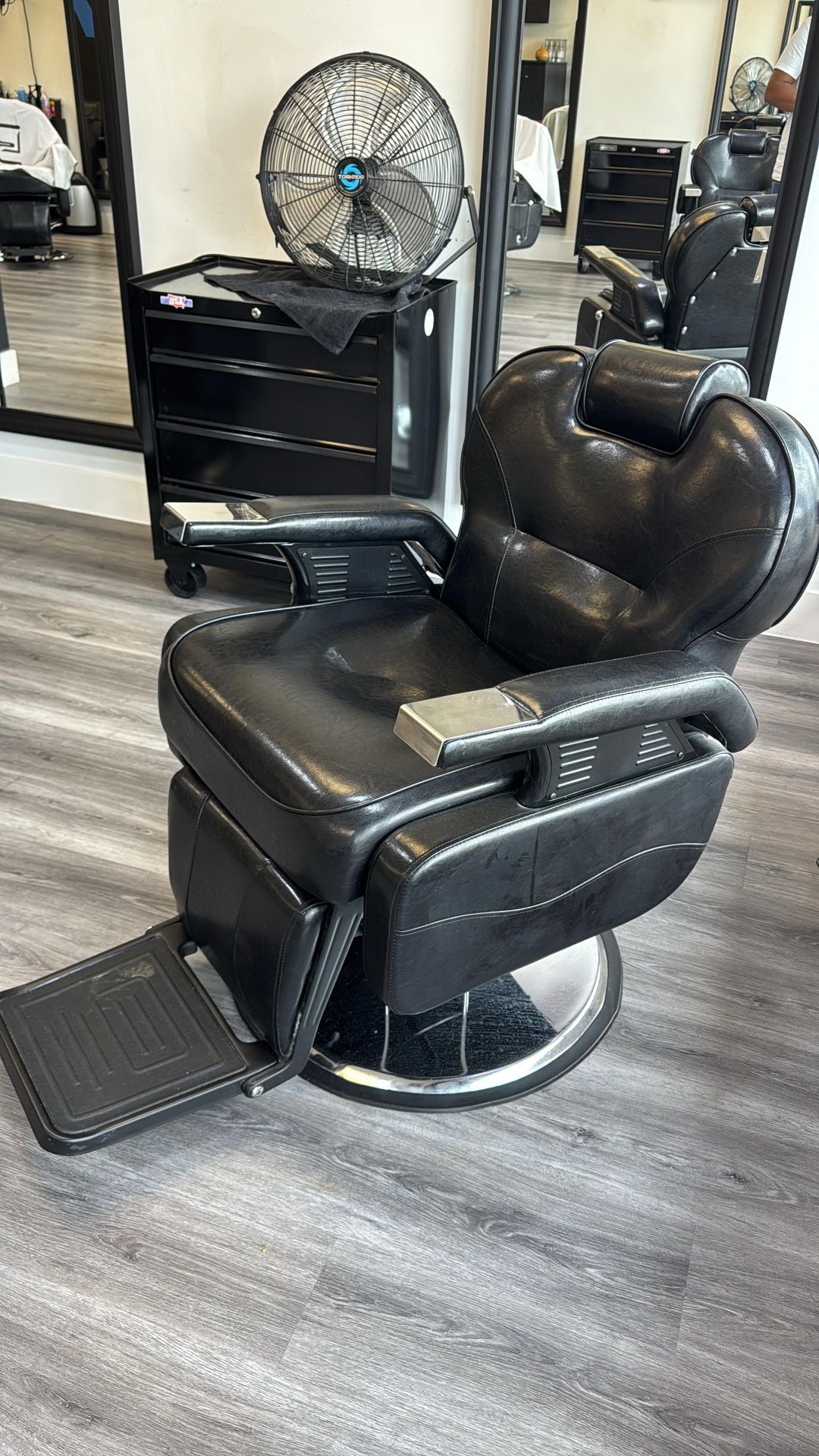 selling two barber chairs