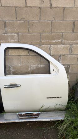 GMC Yukon Denali Front Driver Side Door (2007–2014) - OEM White