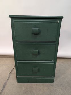 Warehouse sale** Compact Dark Green Three-Drawer Storage Cabinet