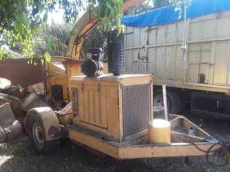 Wood chipper low hrs