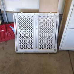 Baby / Dog  Gate Opens Up To 41 Inches 24 In Closed Up Asking 20.00 OBO