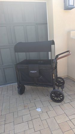 WonderFold W4 Luxe 4-Seater Stroller Wagon – Like New