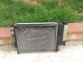 BMW E34 525i OEM Behr Radiator Dealer Replacement (2019)