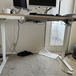 uplift standing desk with accessories 