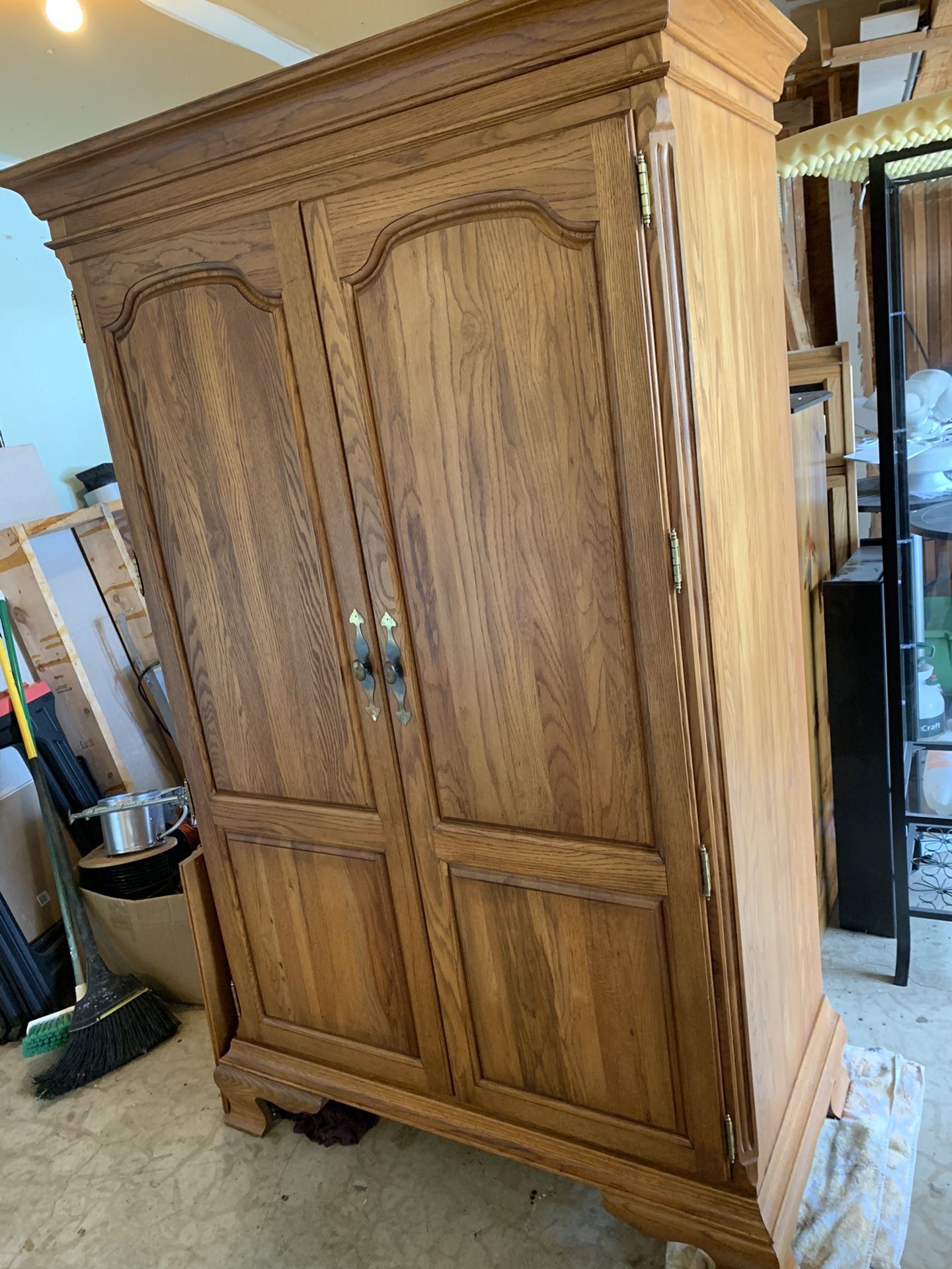Kincaid Governor’s Oak Armoire/Wardrobe for Sale in Federal Way, WA