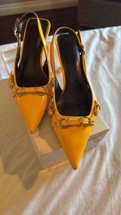 Yellow mini heel