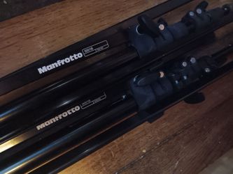 (2) MANFROTTO 5001B RETRACTABLE LIGHTSTAND