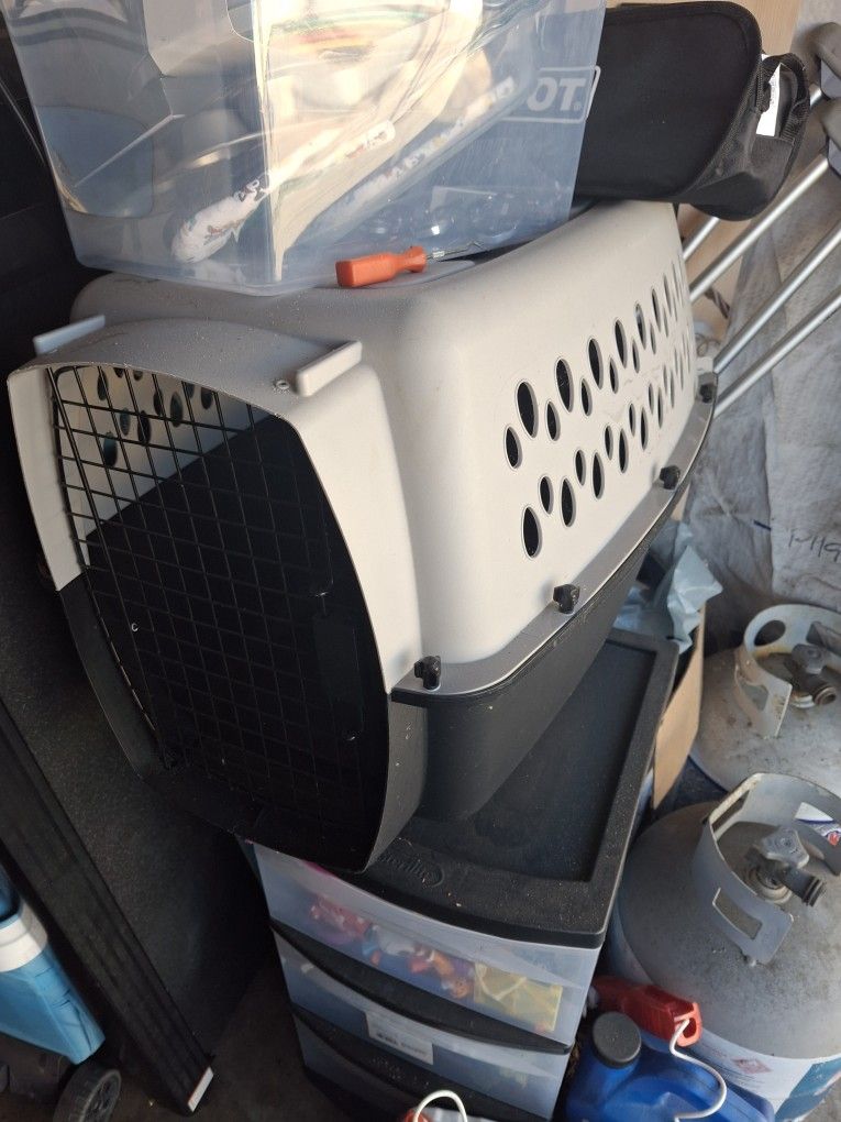 Portable dog kennel $25