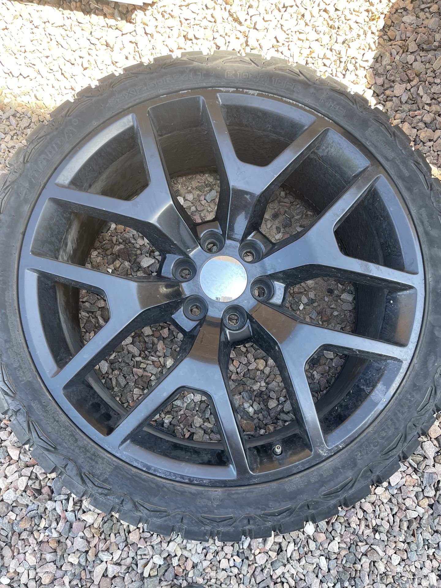 24 INCH GMC SIERRA REPS ON 33s for Sale in Gilbert, AZ - OfferUp