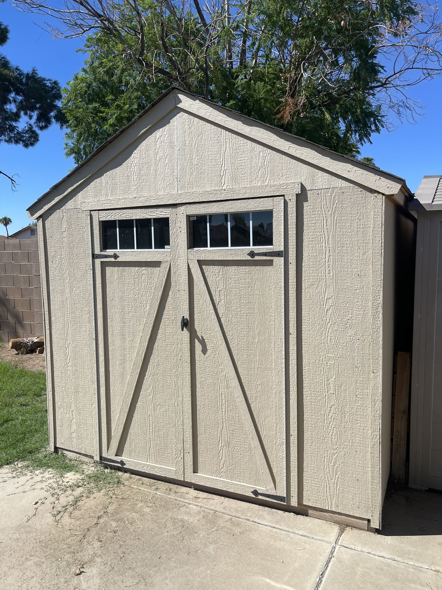 Wooden shed (8x10x8)