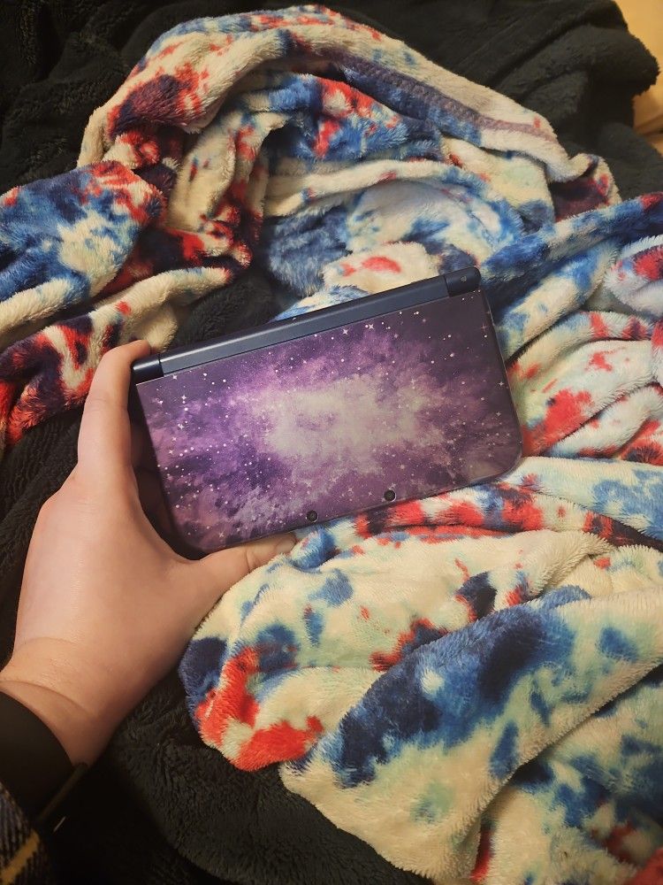 Nintendo 3DS XL - Galaxy - Price negotiable