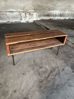 Coffee table/stand/bookshelf