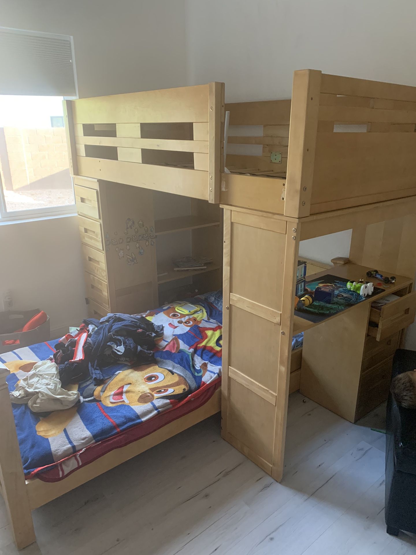 Bunk bed/dresser set