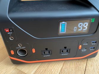 600W portable power station with LED light