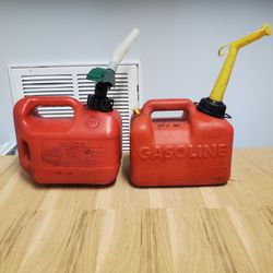 Pair of 1-Gallon Plastic Gasoline Fuel Cans Blitz & Sears/Craftsman