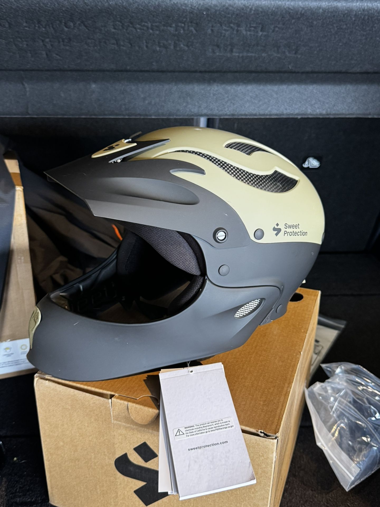 Brand New Sweet Protection Rocker Full Face Kayak  Carbon Helmet M/L
