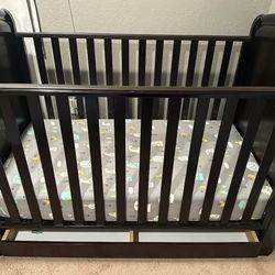 Bellini Crib Color Dark brown + Mattress + Sheets 