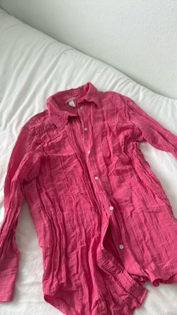 size m women’s pink button up