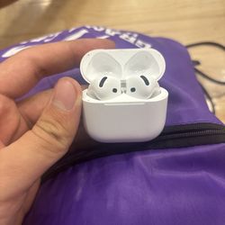 Airpod 4 pros (nearly brand new)
