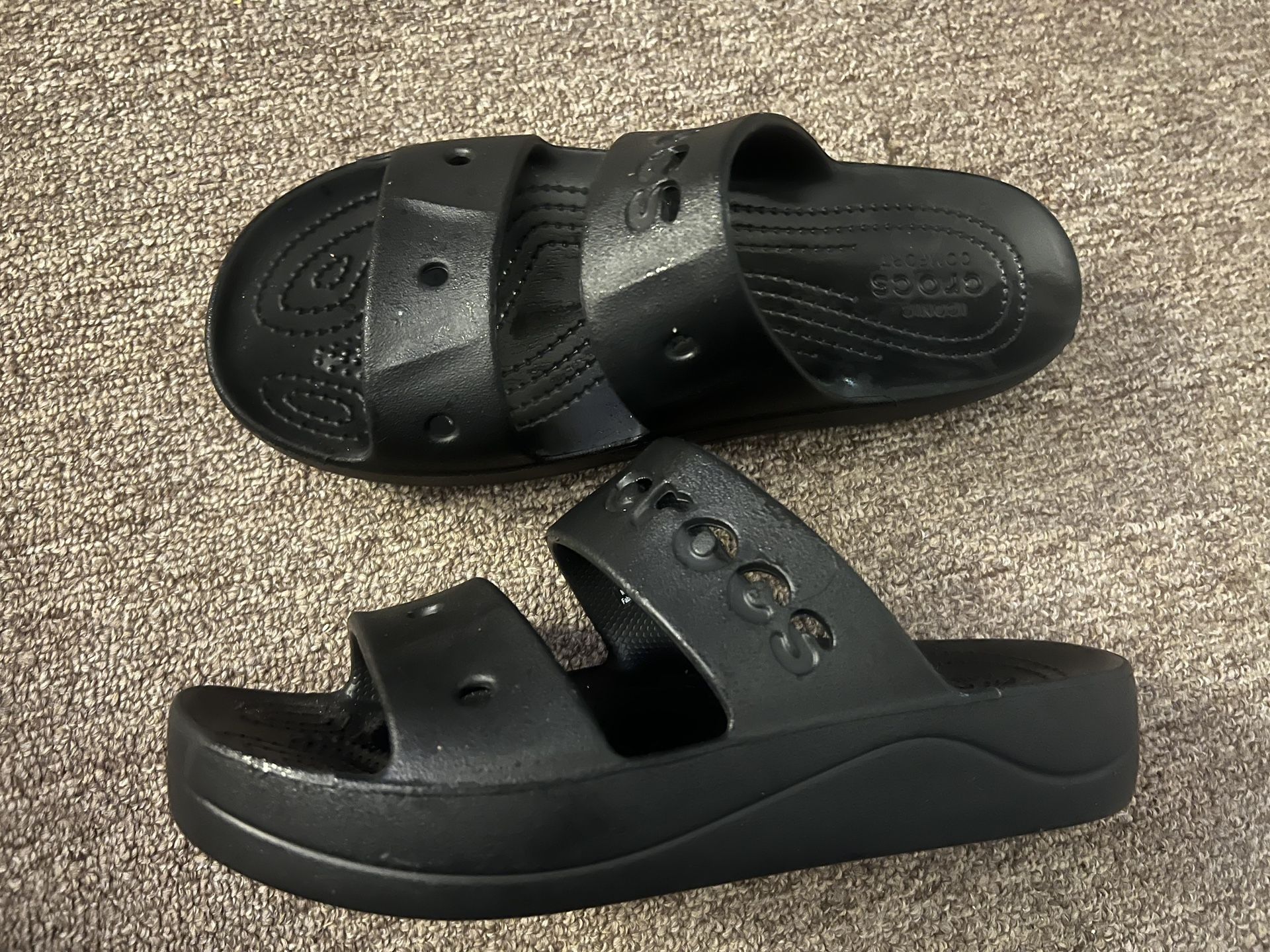 Women’s Croc Size 8