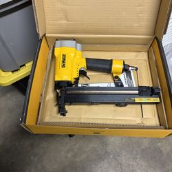DEWALT 16 GA Wide Crown Lathing Stapler DW451S2