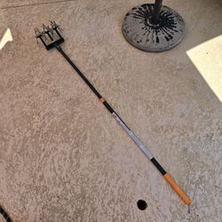 Fiskars Telescoping Rotary Cultivator Mixes and Aerates