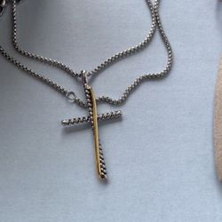 💎David Yurman Cross Necklace. 