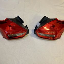 OEM Ford Focus Hatchback/ST/RS Tail Lights (2015-2018)